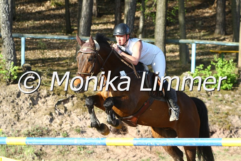 204M8858_Blue Sky_Punkte M.JPG